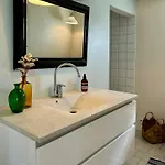 בית נופש Modern House At Frederiksdal *